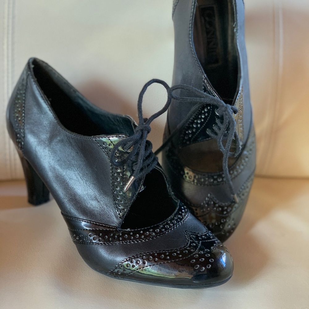 Connie Black Oxford lace up leather heels 6 1/2